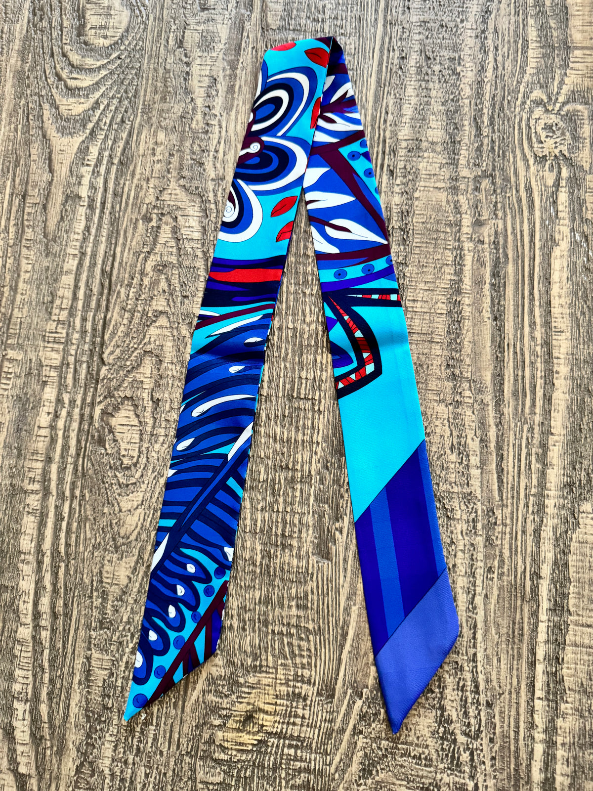 Blue Mosaic Silk Twilly – Ocean &amp; Indigo Palette
 Twilly