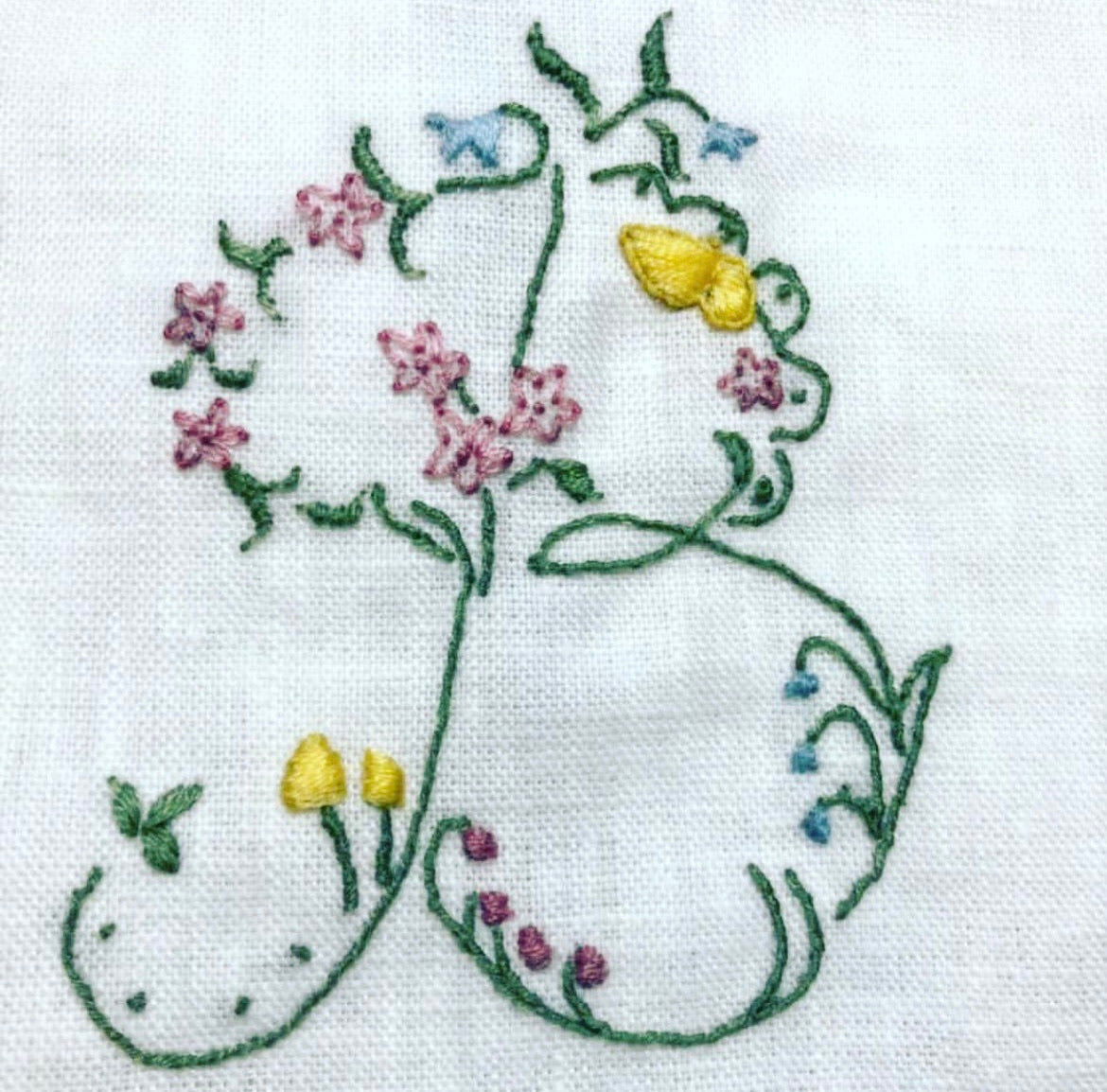 Riley’s floral letter hand towel kit